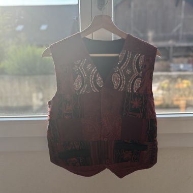 Weinrotes Gilet