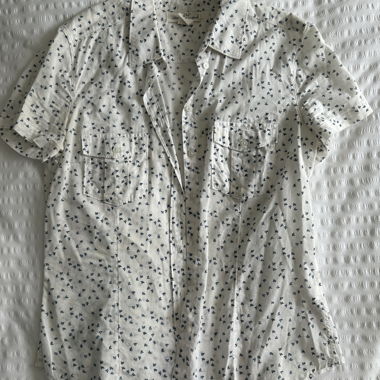 Blouse blanche avec papillons