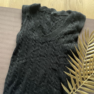 schwarzes gilet 