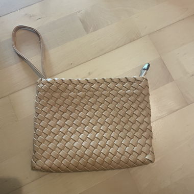 Geflochtene Clutch / Kosmetiktasche in Beige
