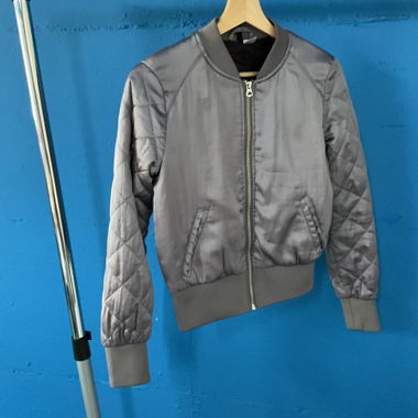 Grauer Bomberjacke