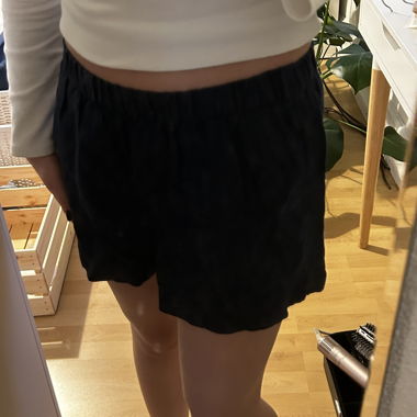 Pantalone corto in tessuto blu scuro