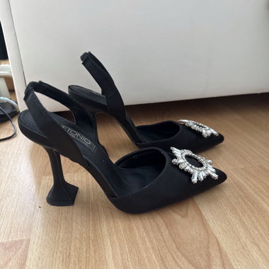 Décolleté neri con tacco