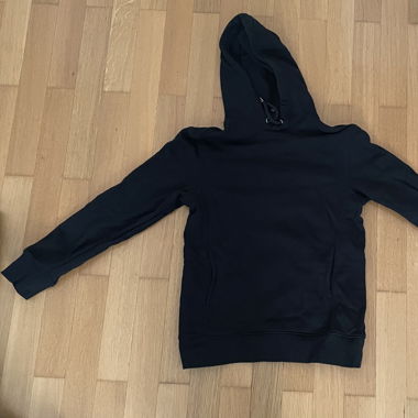 Schwarzer Hoodie