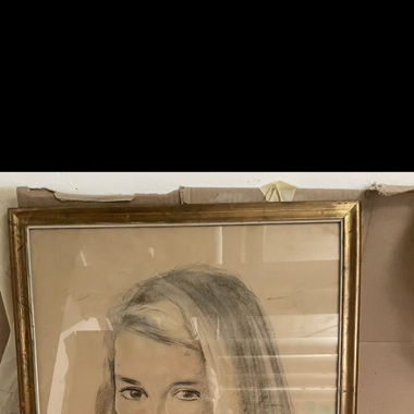 In Goldrahmen Frau mit Stil