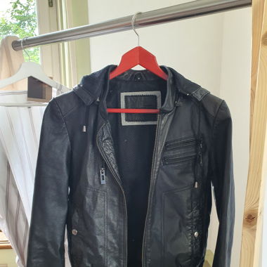 Super chice Lederjacke mit Kapuze