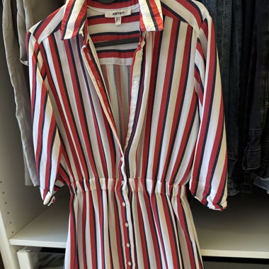 Sehr schnönes Kleid ind weiss rot und blau (S)