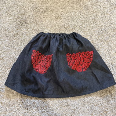 Gonna grigia con tasche in pizzo rosso 