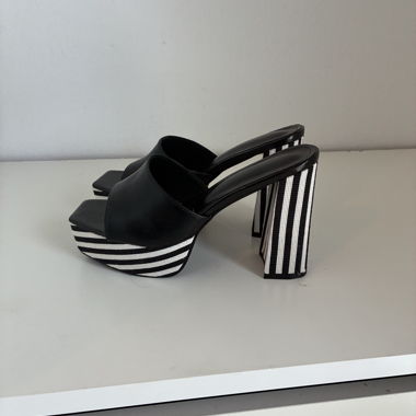 Mules à talon rayées noires