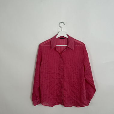 Camicia rosa trasparente con bottoni