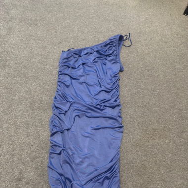 Schulterfreies Kleid