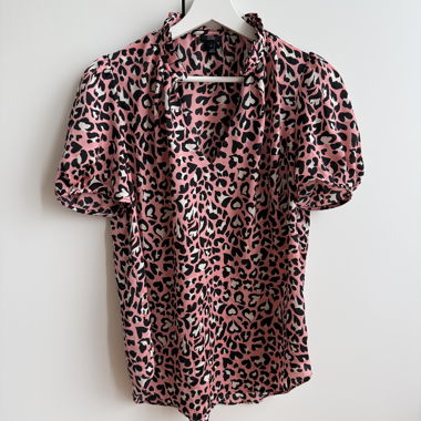 Blouse manches courtes rose à imprimé léopard River Island