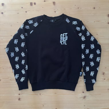 Black Sweater: Get on my Lvl