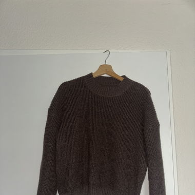 Brauner Pullover