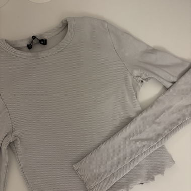 White ribbed top with long sleeves