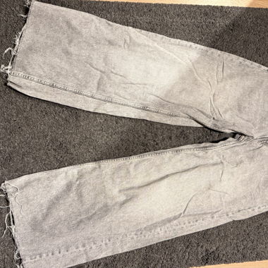 Graue Low-Rise-Jeans mit weitem Schnitt