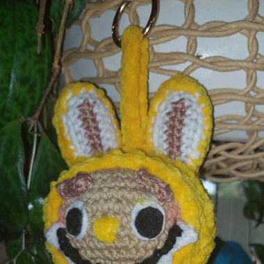 Labubu jaune au crochet fait main