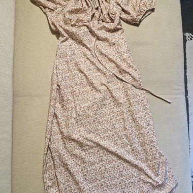 Robe à manches bouffantes
