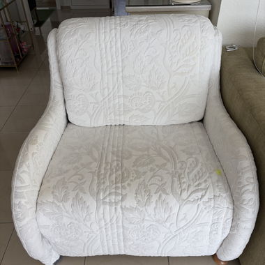 Fauteuil rembourré blanc