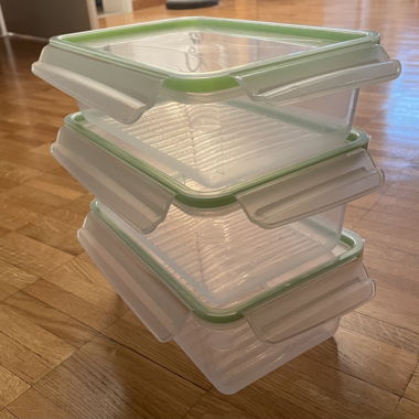 Set of 3 tupperwares