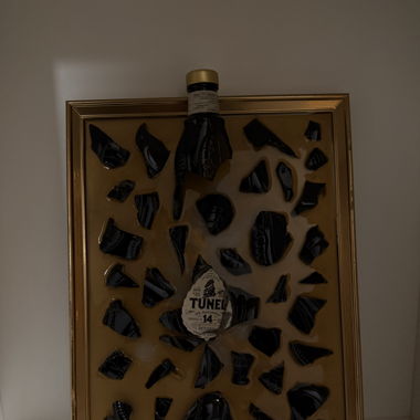 Tūnel 14 Broken Bottle Art 