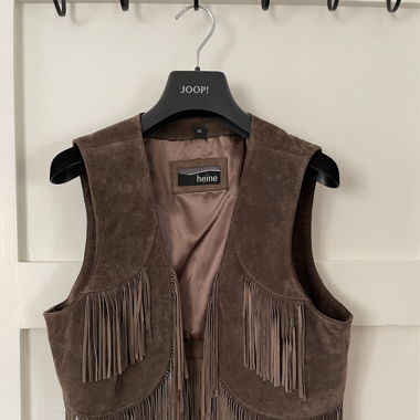 Suede vest with fringe