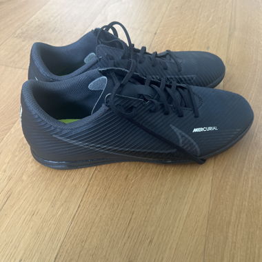 Bottes de football Nike Mercurial Taille 41 (Europe)