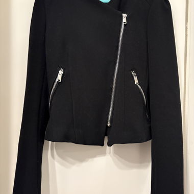 Veste courte noire avec fermeture éclair