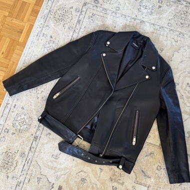 Schwarze Biker-Lederjacke
