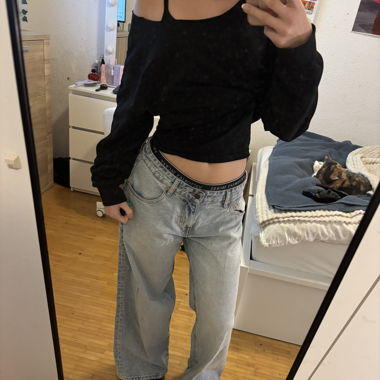 Roomy Extra Wide Low Rise Jeans In Light Blue Wash