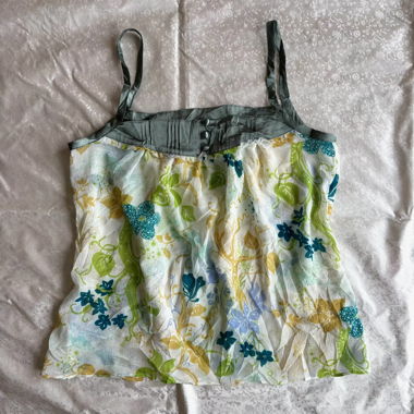 “9R” button detailing floral mesh cami top