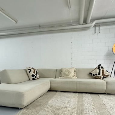 Beige L-Sofa 5 Personen sitzen .