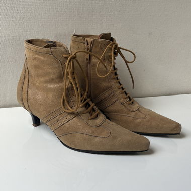 Vintage Leather Ankle Boots with Kitten Heel