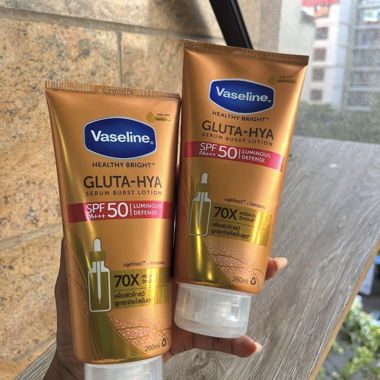 Vaseline Gluta-Hya SPF50