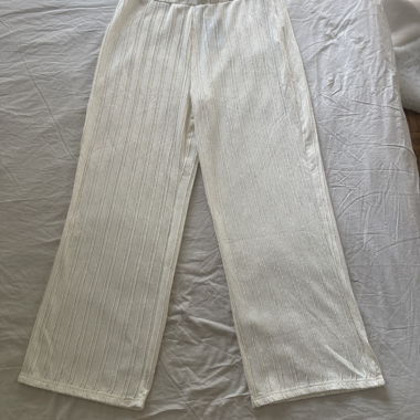 Pantalon blanc à rayures verticales