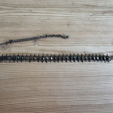 Collana nero con pietre