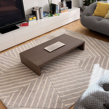 Grauer Teppich Ligne Roset