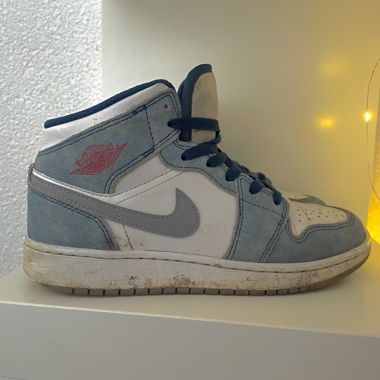 Jordan 1 Mid