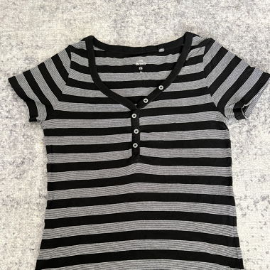 TShirt für Damen GrS gestreift schwarz/weiss Knopf