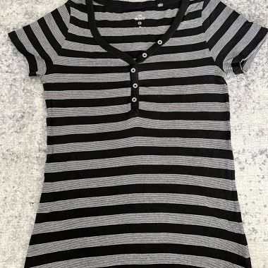 TShirt für Damen GrS gestreift schwarz/weiss Knopf