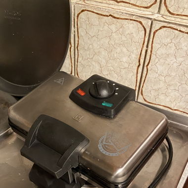 Waffle Maker / Gaufrier 