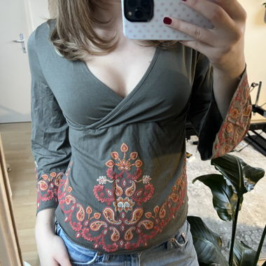 ATIKA wrap top with embroidery
