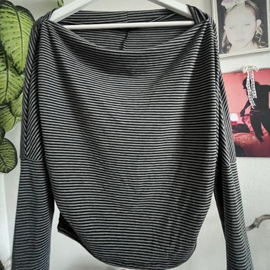 striped shoulder free top