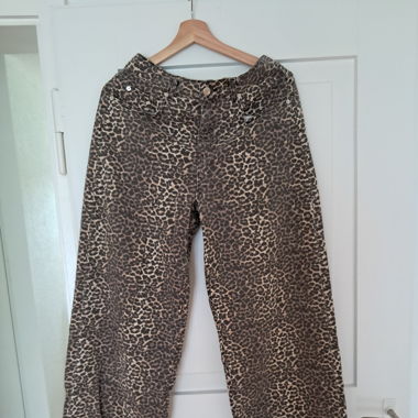 Jeans im Leopardenlook
