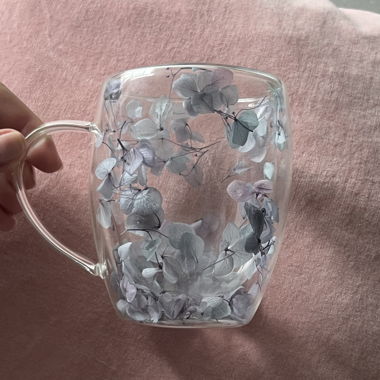 Tasse mit Blumen