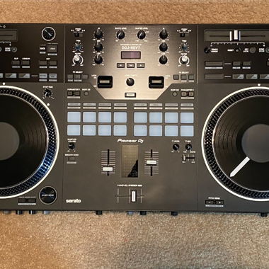 Contrôleur Pioneer DJ DDJ-REV7