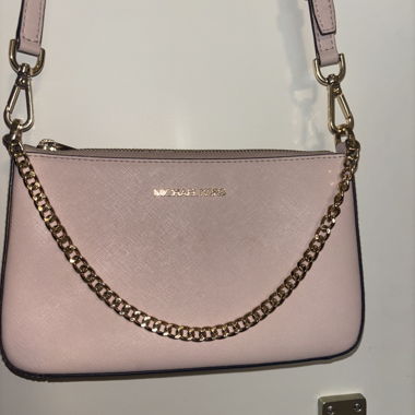Jet Set Medium shoulder bag in Saffiano leather