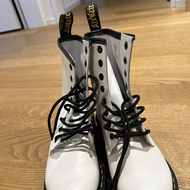 Dr Martens Stiefel Weiss