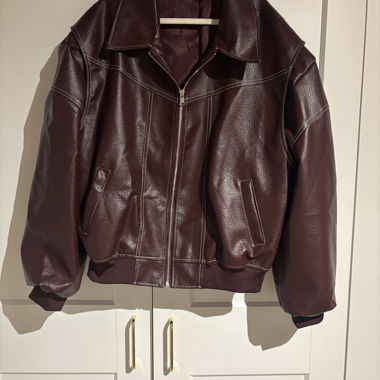 Veste en cuir synthétique bordeaux