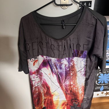 T-shirt graphique Amisu